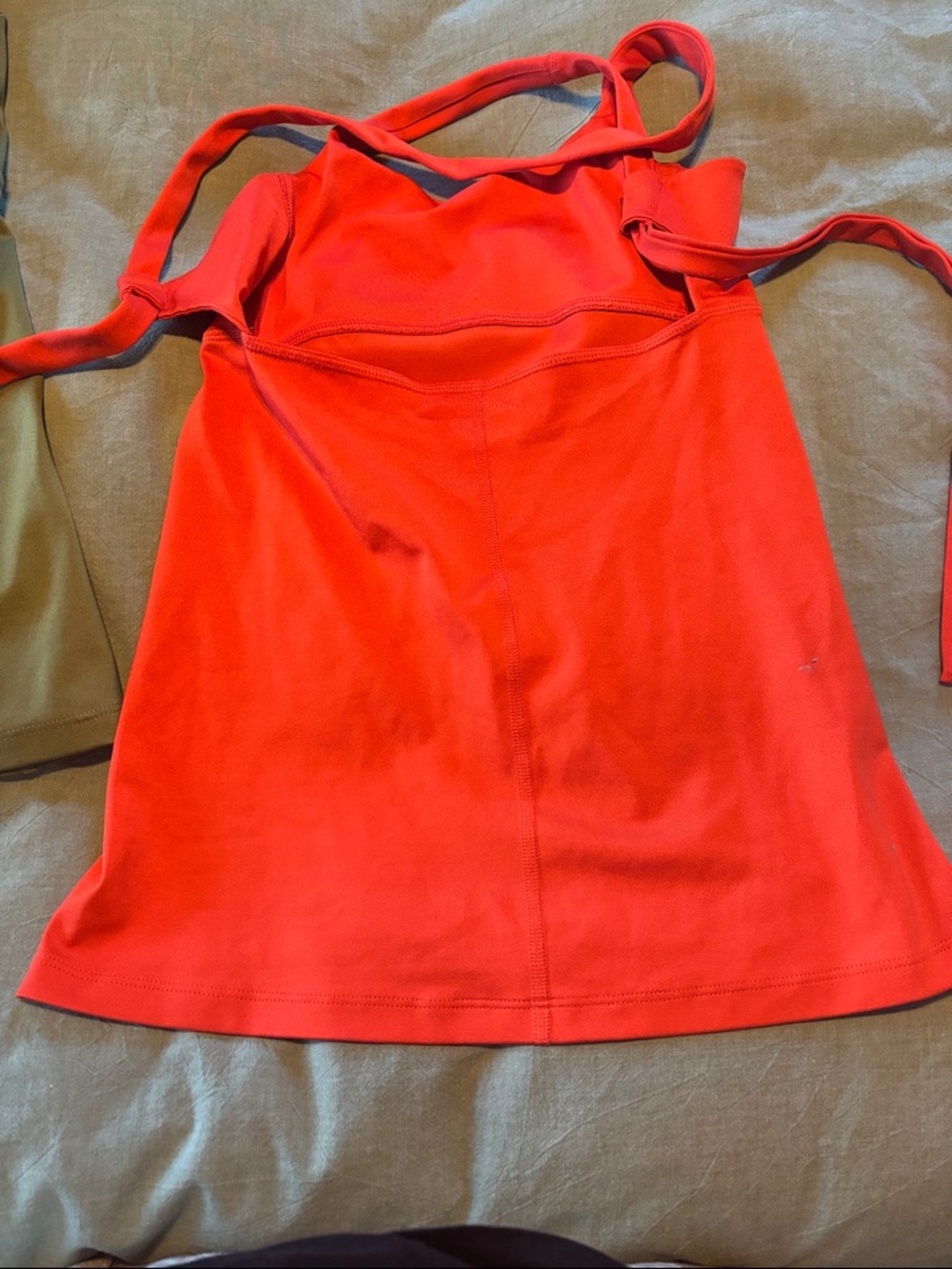 2 Mika Yoga Wear Linda tank tops - Picture 4 of 5